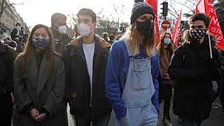 Estudiantes se manifestaron el 20 de enero de 2021 en París, Francia.