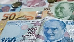 Çok uluslu yatırım bankası Goldman Sachs, Türk Lirası'nın değer kazanma trendinin rezervlerle sınırlanabileceğini duyurdu.