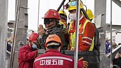 Chine : onze mineurs remontés à la surface, d'autres toujours coincés sous terre