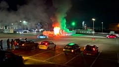 Brennendes Testzentrum bei Amsterdam