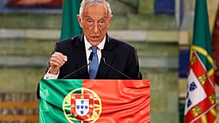 El presidente de Portugal, Marcelo Rebelo de Sousa, pronuncia un discurso tras su reelección