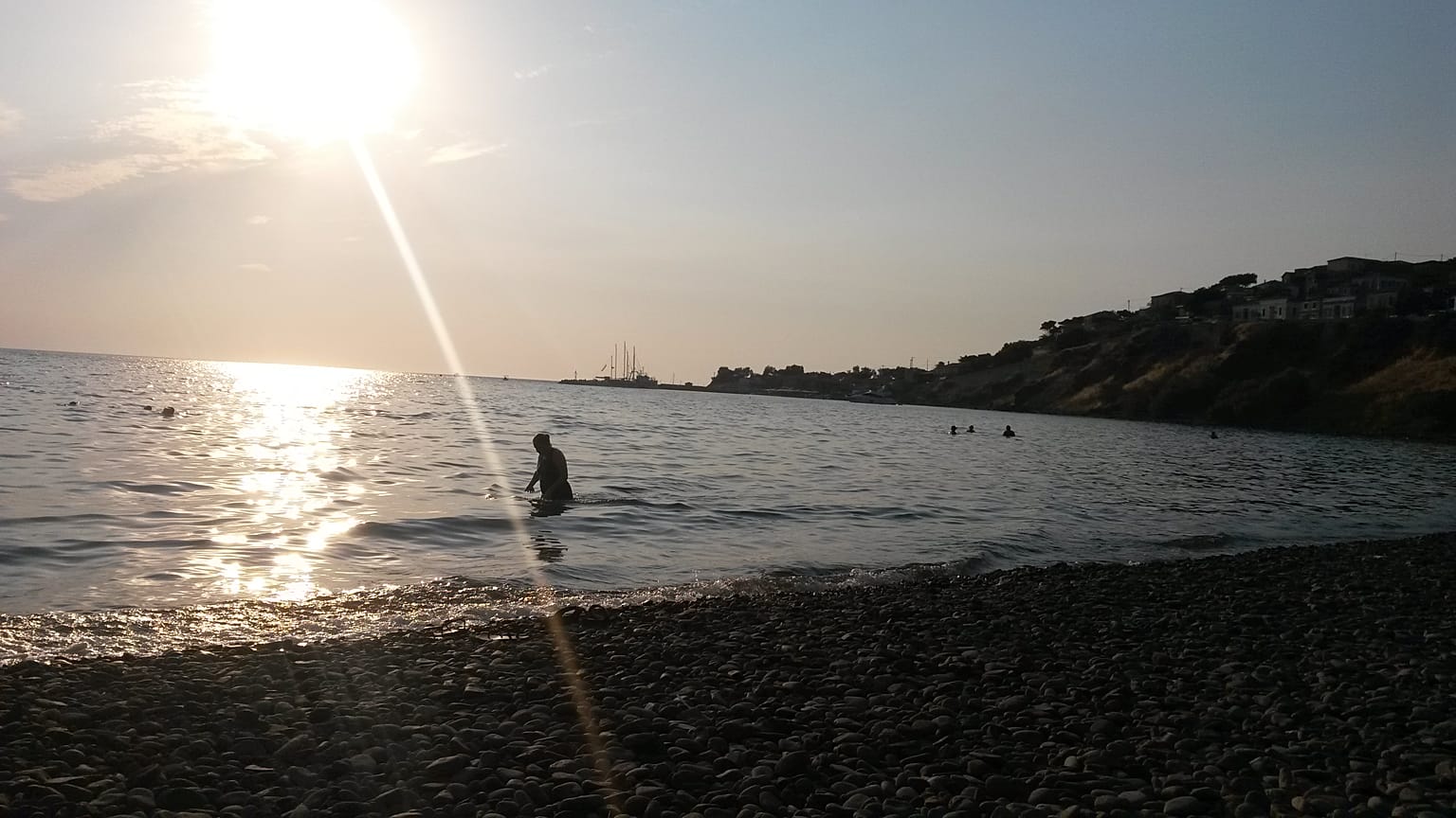 Yunanistan eski bakanlarından Sifis Valirakis denizde ölü bulundu.