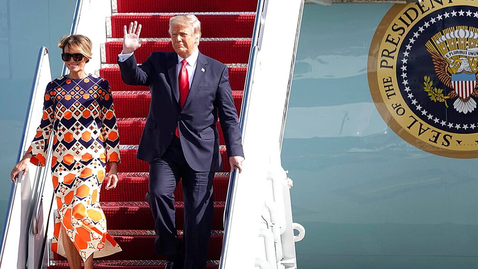 Donald Trump und First Lady Melania steigen ein letztes Mal aus der Air Force One in Palm Beach Int.,  20.01.21Florida