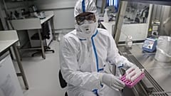Pasteur Enstitüsü çalışanı