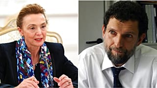 Avrupa Konseyi Genel Sekreteri Marija Pejcinovic Buric (solda), Gezi olayları sonrası tutuklanan Türk iş insanı Osman Kavala (sağda)
