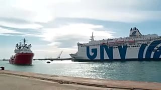 Italien lässt 373 Bootsmigranten nach Sizilien