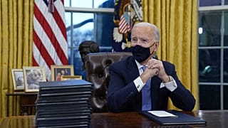 Ο πρόεδρος των ΗΠΑ Τζο Μπάιντεν στο Οβάλ Γραφείο