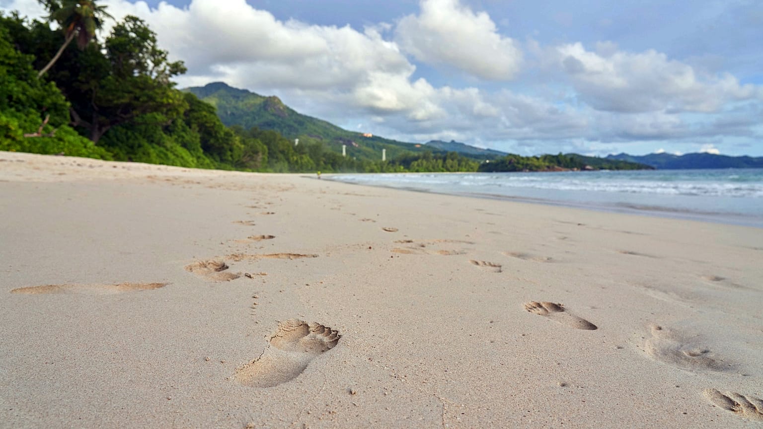 Fußspuren am Strand
