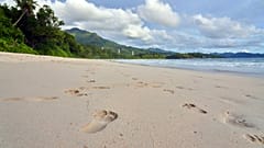 Fußspuren am Strand