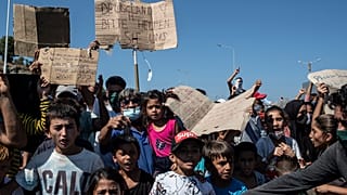 Migranten auf Lesbos protestieren nach dem Lagerbrand von Moria.