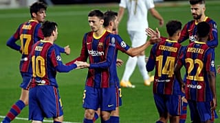 Gólt ünnepelnek a Barcelona játékosai