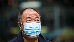 Ai Weiwei auf einer Pressekonferenz in Berlin (2.9.20)