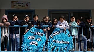 تلميذات فلسطينيات في مدرسة في غزة خلال إطلاق حملة لدعم وكالة غوث اللاجئين الفلسطينيين (الأونوروا). 2018/01/22 
