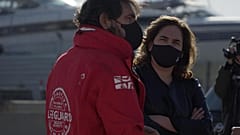 Die Bürgermeisterin von Barcelona, Ada Colau, mit dem Vorsitzenden der allgemeinnützigen Organisation Open Arms, 27. 01.2020.