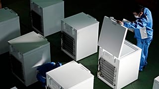 Die "heiße Ware" Corona-Impfstoff muss in Spezial-Tiefkühlgeräten aufbewahrt werden.