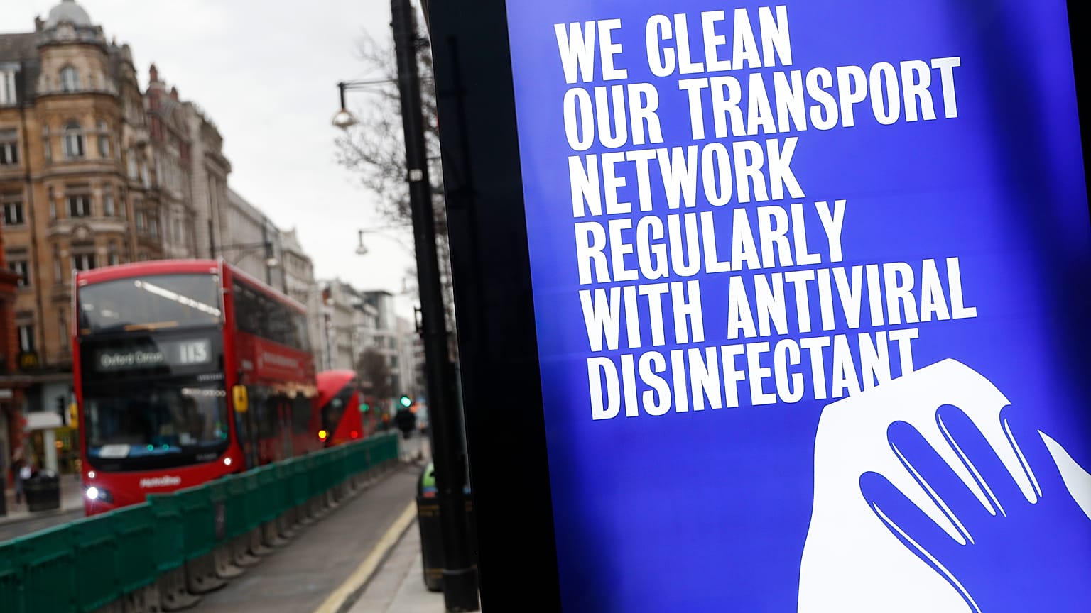 "Noi puliamo la nostra rete di trasporti regolarmente con disinfettante antivirale". 