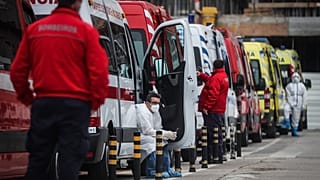 Ambulâncias junto ao Hospital de Santa Maria, Lisboa
