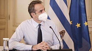 Ο πρωθυπουργός Κυριάκος Μητσοτάκης κατά τη σημερινή συνεδρίαση του υπουργικού συμβουλίου μέσω τηλεδιάσκεψης. 