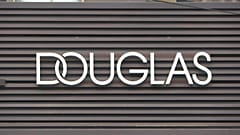 Douglas-Logo an Filiale in Berlin. 