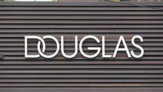 Douglas-Logo an Filiale in Berlin.
