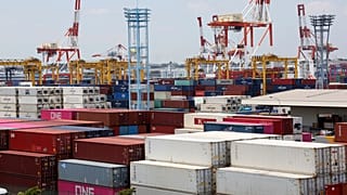 İhracat, ocak-aralık döneminde bir önceki yılın aynı dönemine göre yüzde 6,3 azalarak 169 milyar 482 milyon dolara düştü