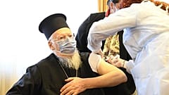 Ο Οικουμενικός Πατριάρχης Βαρθολομαίος δέχεται την 1η δόση εμβολιασμού στην Κωνσταντινούπολη