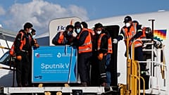 Первую партию вакцины "Спутник V" в Боливию встречал лично президент Луис Арсе