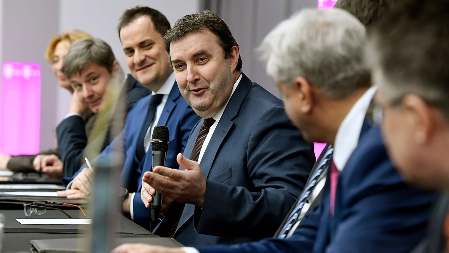 Rovó László rektor (balról a második) Palkovics László ITM-miniszterrel