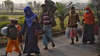 Bangladeş, Arakanlı Müslüman mültecileri 2017 yılına kadar kimsenin yaşamadığı Bhasan Char Adası'na göndermeye devam ediyor.