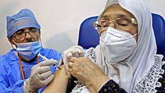 بدأت حملة تلقيح واسعة منذ أسبوعين في الجزائر ولكن عدد الإصابات يرتفع 