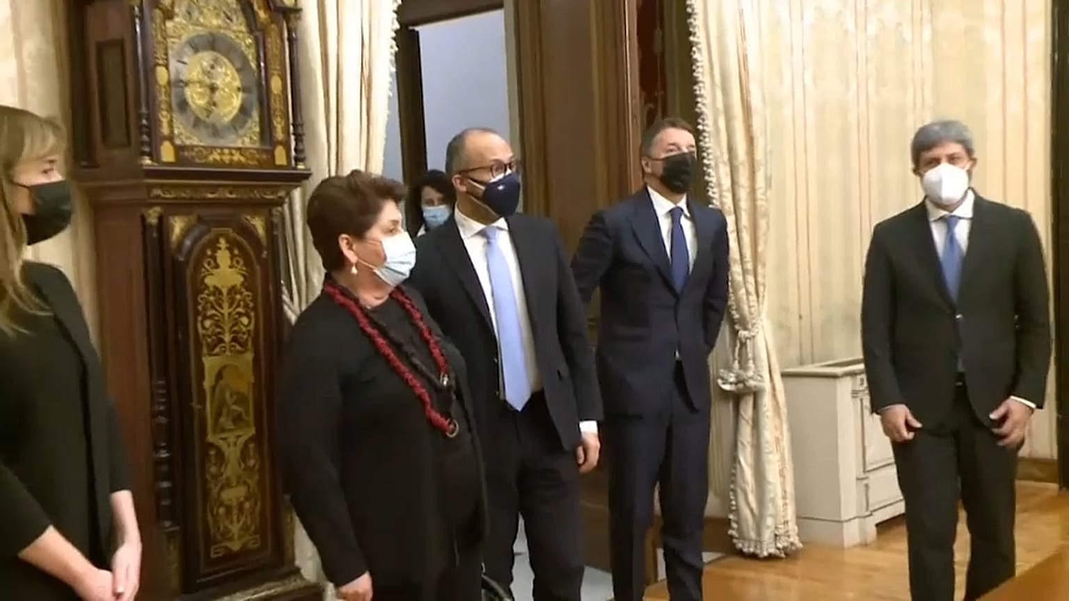 Sábado de reuniones en busca de un nuevo Gobierno en Italia