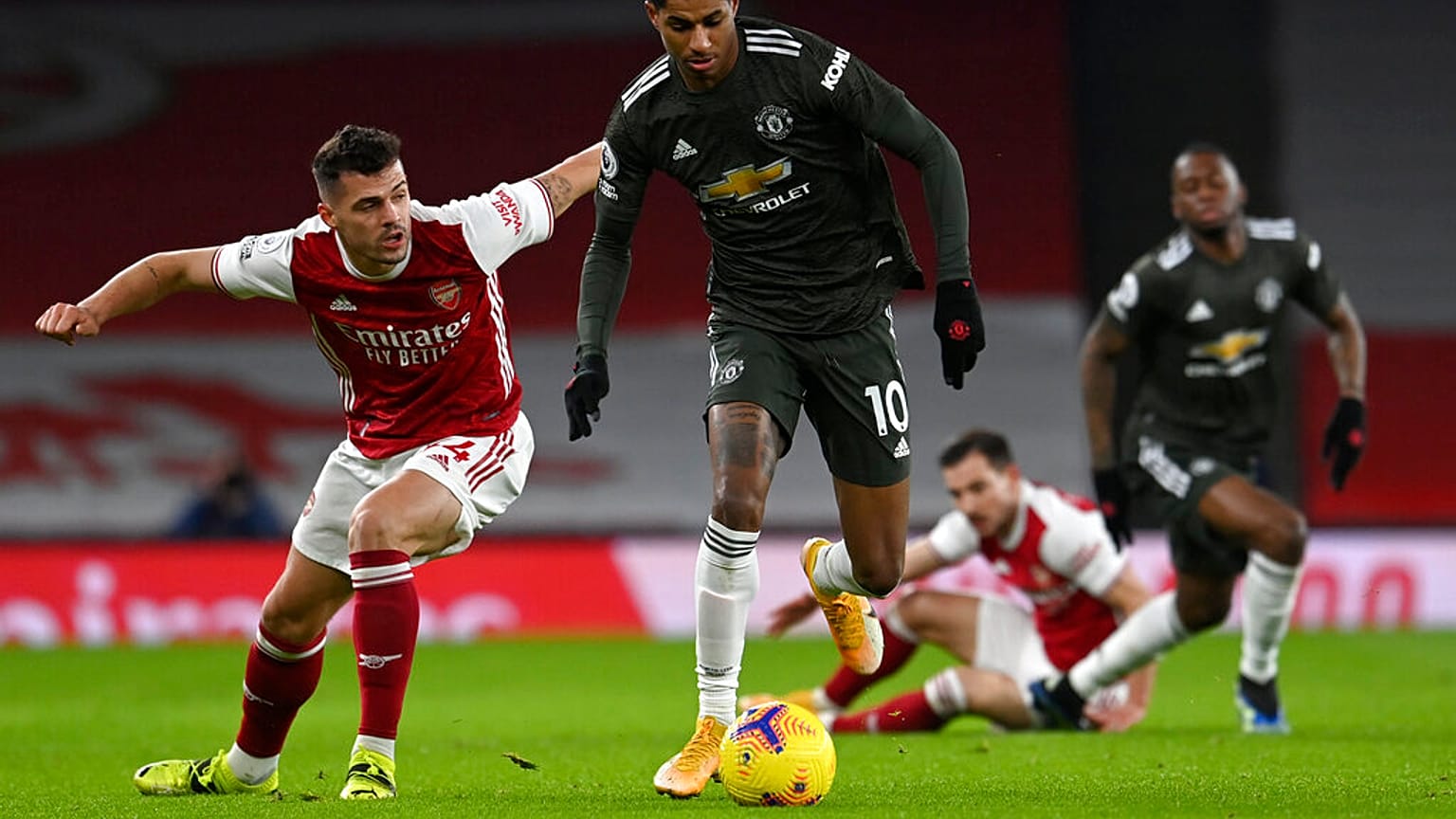 Manchester United's Marcus Rashford, right, duels for the ball with Arsenal's Granit Xhaka during the English Premier League match between Arsenal and Manchester United