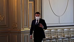 الرئيس الفرنسي إيمانويل ماكرون يحضر مؤتمرا عبر الفيديو في قصر الإليزيه في باريس. 2021/01/26
