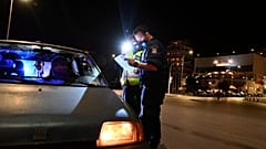 Περιπολία για την τήρηση των περιοριστικών μέτρων στους δρόμους της Αθήνας