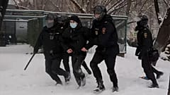 Rusya'da Navalny gösterilerinde en az 5 bin kişi gözaltına alındı