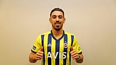 Fenerbahçe'nin Medipol Başakşehir'den transfer ettiği milli futbolcu İrfan Can Kahveci, sarı-lacivertli formayı giydi