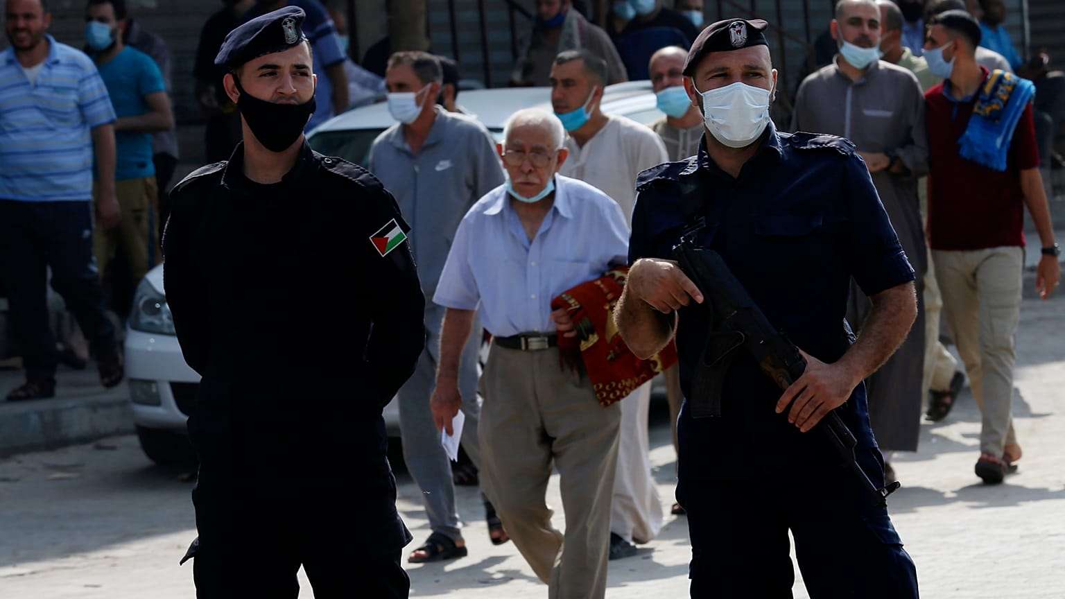 الفلسطينيون يبدأون التلقيح منتصف الشهر الحالي ويتسلمون ألفي جرعة من إسرائيل