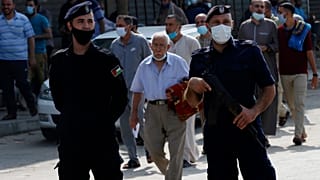 الفلسطينيون يبدأون التلقيح منتصف الشهر الحالي ويتسلمون ألفي جرعة من إسرائيل