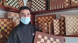 David Ferrer, proprietario dell'azienda che produce le scacchiere della serie "La regina degli scacchi"