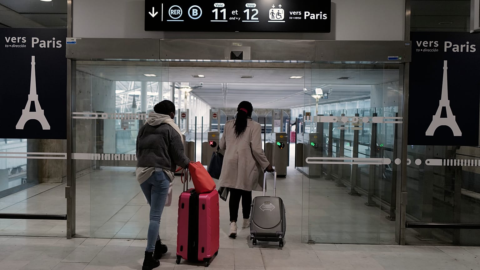 Virus Outbreak airports
