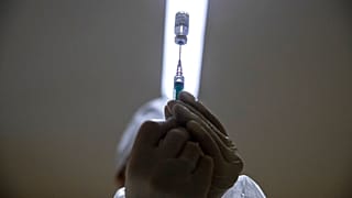 Το ρωσικό εμβόλιο Sputnik-V έχει αποτελεσματικότητα σχεδόν 92%