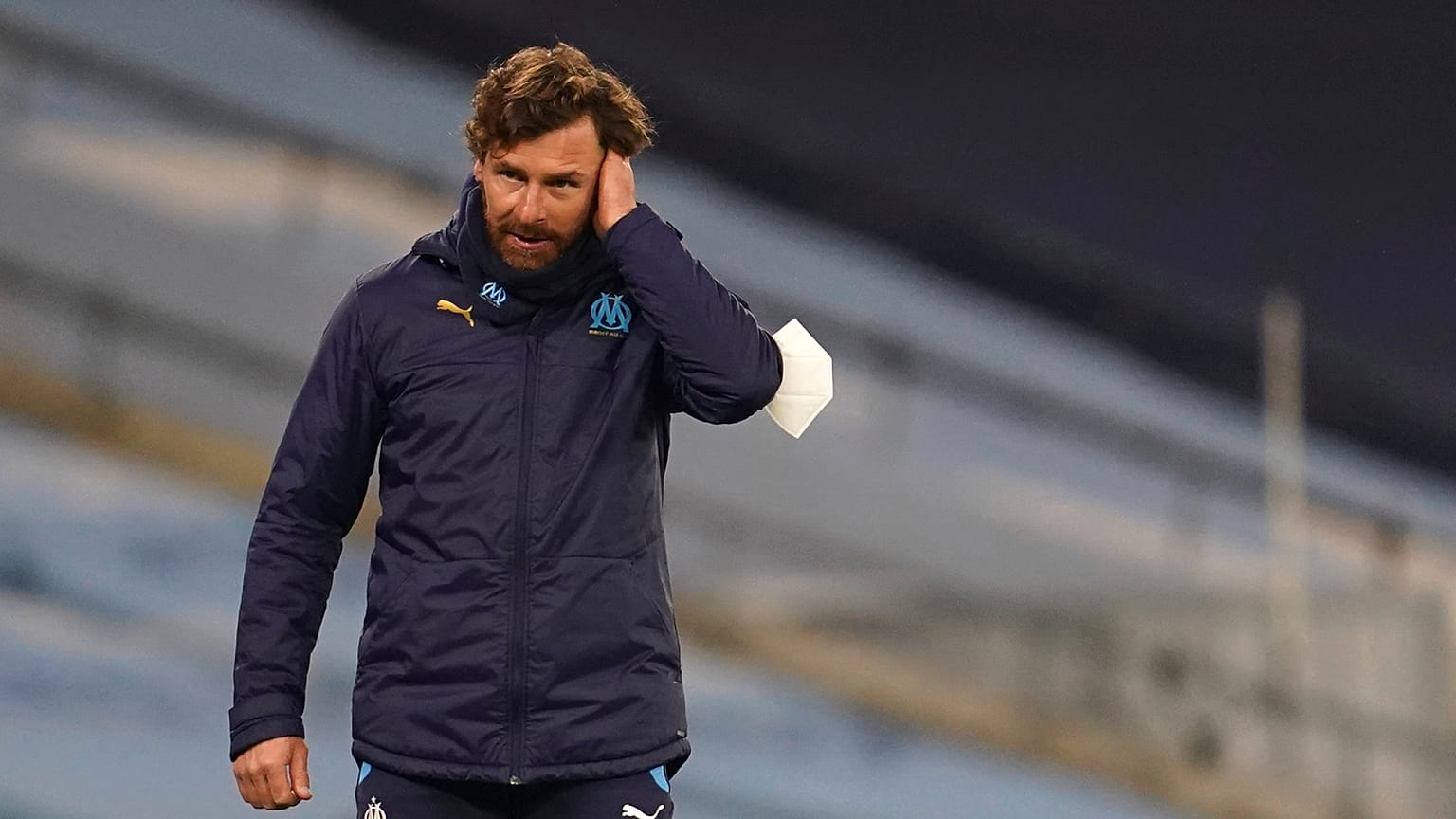 La disperazione di Villas-Boas durante una partita di Champions League. 