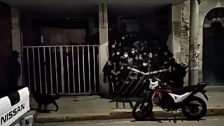 Chaos à la sortie d'une discothèque illégale en Bolivie