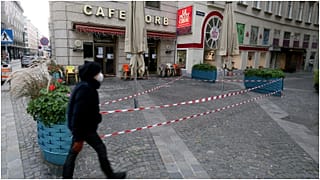 أحد المقاهي المغلقة وسط مدينة فيينا في شهر نوفمبر الماضي