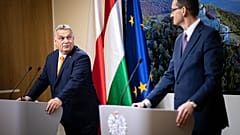 Orbán Viktor magyar és Mateusz Moraviecki lengyel kormányfő a december 10-i EU-csúcson