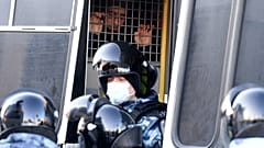 Автобус с задержанными у здания Мосгорсуда 2 февраля 2021