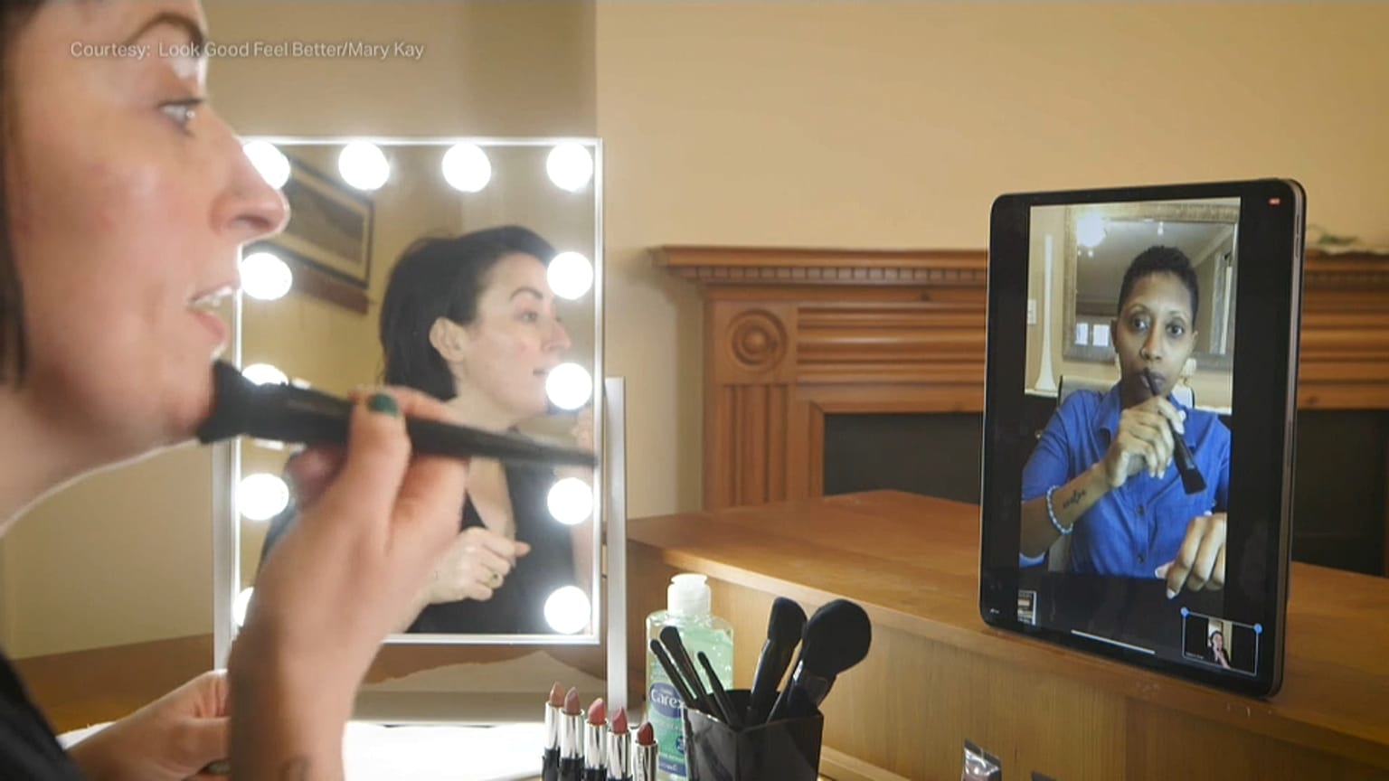 Make-up artist & volunteer Laura Hunt gives an online tutorial