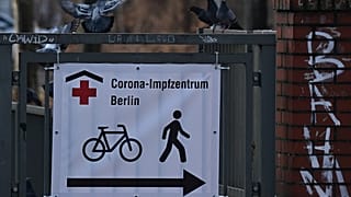 Hinweisplakat in Berlin