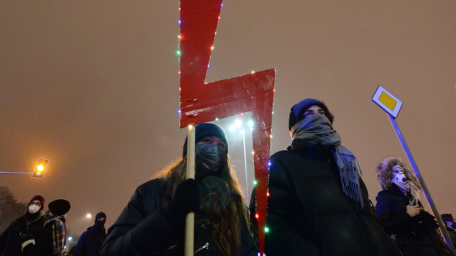 Tüntetés a lengyel abortusztörvény ellen annak életbe lépésének a napján 2021. január 28-án