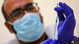 İngiliz bilim insanları şu anda dünyada Covid-19'un 4000 farklı türü olduğunu belirtiyor.